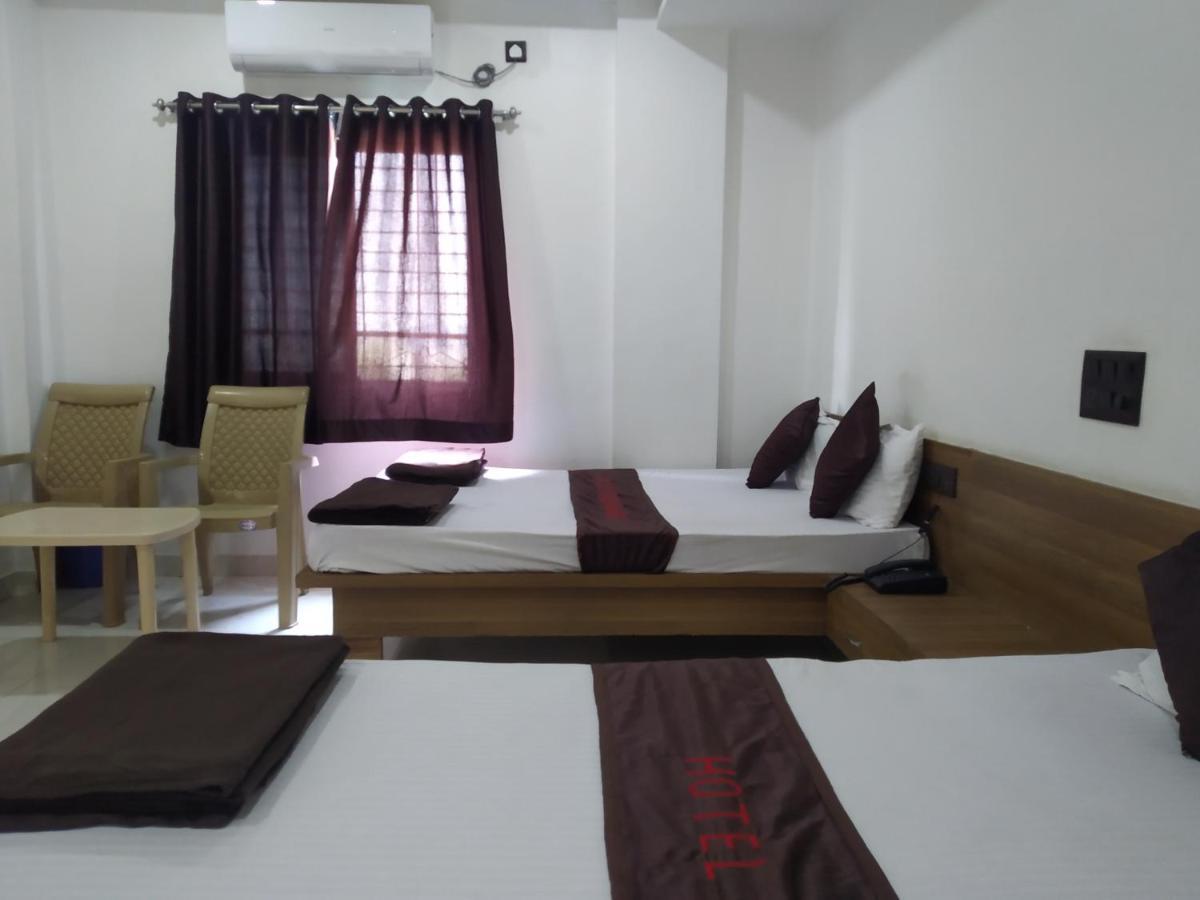 Hotel Vrundavan ปูเน่ ภายนอก รูปภาพ